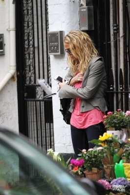 Sarah_Harding_leaving_her_home_18_07_12_281129.jpg