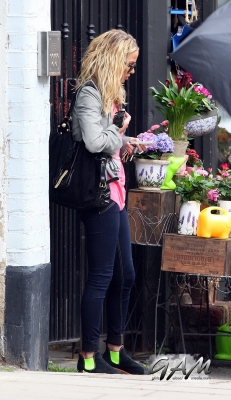 Sarah_Harding_leaving_her_home_18_07_12_28429.jpg