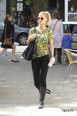 Sarah_Harding_out_and_about_in_London_19_07_12_281829.jpg