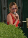 Nadine_Leaving_Her_House_London2C_England_18_04_07_28329.jpg