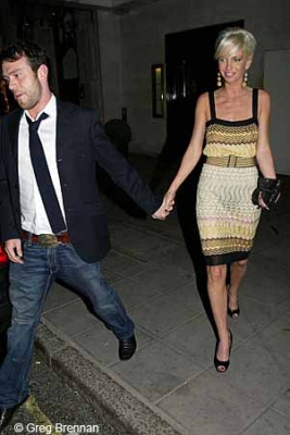 Sarah_Harding_took_her_new_man_out_for_dinner_2007_28129.jpg