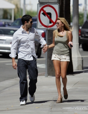 Nadine___Jesse_spotted_House_hunting_14_09_07_281429.jpg