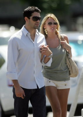 Nadine___Jesse_spotted_House_hunting_14_09_07_28729.jpg