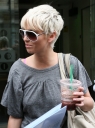 Kimberley___Sarah_arriving_at_Radio_1_08_09_07_28129.jpg