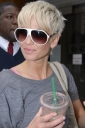 Имя файла=Kimberley___Sarah_arriving_at_Radio_1_08_09_07_284329.jpg
Размер файла=116КБ
Размеры=321x480
Дата=Июль 21, 2012 Kimberley___Sarah_arriving_at_Radio_1_08_09_07_284329.jpg