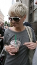 Kimberley___Sarah_arriving_at_Radio_1_08_09_07_28529.jpg