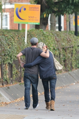Sarah_and_Tom_grocery_shopping2C_London_14_10_07_281029.jpg