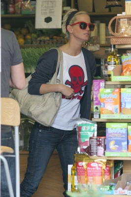 Sarah_and_Tom_grocery_shopping2C_London_14_10_07_28329.jpg