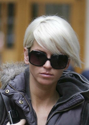 Sarah_arriving_at_Heathrow_Airport_23_03_07_281129.jpg