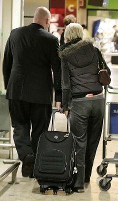 Sarah_arriving_at_Heathrow_Airport_23_03_07_28529.jpg