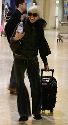 Sarah_arriving_at_Heathrow_Airport_23_03_07_28829.jpg