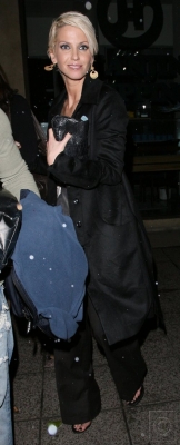 Sarah_entering_and_leaving_mahiki_06_12_07_281229.jpg