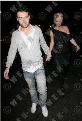 Sarah_Leaving_Adee_Phelan_Salon_launch_party_2B_Funky_Buddah_27_11_07_286329.jpg
