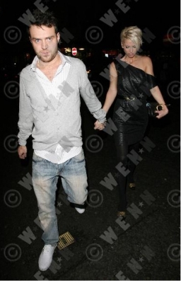 Sarah_Leaving_Adee_Phelan_Salon_launch_party_2B_Funky_Buddah_27_11_07_286629.jpg
