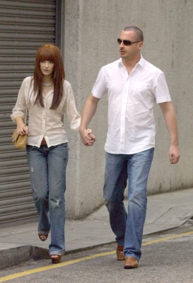 Nicola_Roberts_and_Carl_spotted_out_and_about_in_London_09_06_07_282529.jpg