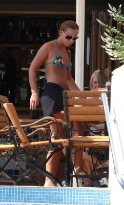 Kimberley_Walsh_on_holiday_in_Mallorca2C_Spain_29_07_12_281229.jpg