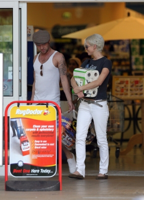 Sarah_and_Tom_at_Morrisons_24_05_07_28529.jpg