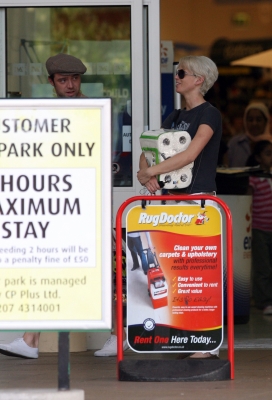 Sarah_and_Tom_at_Morrisons_24_05_07_28729.jpg
