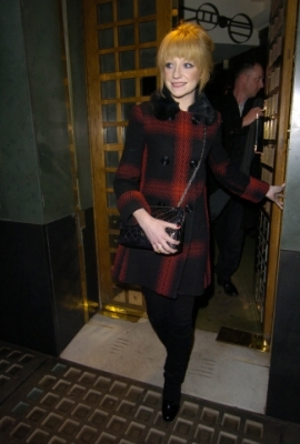 Nicola_Roberts_leaving_The_Ivy_restaurant2C_London_17_12_07_281129.jpg