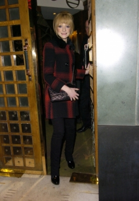 Nicola_Roberts_leaving_The_Ivy_restaurant2C_London_17_12_07_28929.jpg