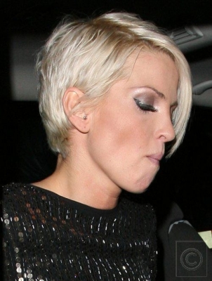 Girls_Aloud_Arriving_and_Leaving_Kimberley_s_birthday_party_25_11_07_2810229.jpg