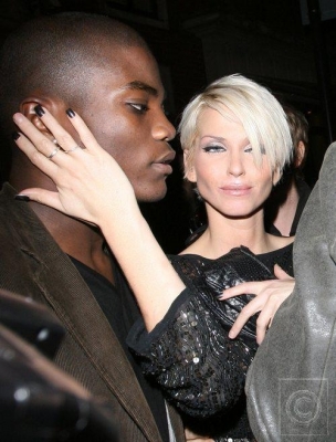 Girls_Aloud_Arriving_and_Leaving_Kimberley_s_birthday_party_25_11_07_2810429.jpg