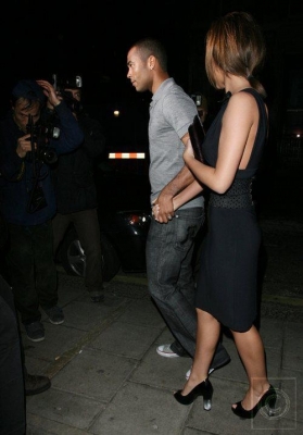 Girls_Aloud_Arriving_and_Leaving_Kimberley_s_birthday_party_25_11_07_2812429.jpg
