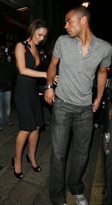 Girls_Aloud_Arriving_and_Leaving_Kimberley_s_birthday_party_25_11_07_2812629.jpg