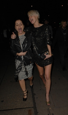 Girls_Aloud_Arriving_and_Leaving_Kimberley_s_birthday_party_25_11_07_2813429.jpg