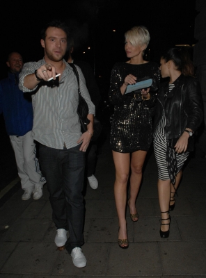 Girls_Aloud_Arriving_and_Leaving_Kimberley_s_birthday_party_25_11_07_2813829.jpg