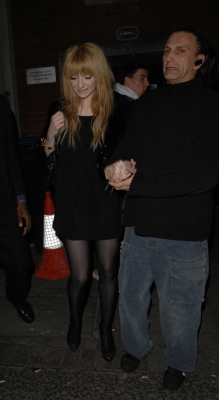Girls_Aloud_Arriving_and_Leaving_Kimberley_s_birthday_party_25_11_07_2815929.jpg