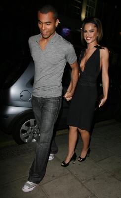 Girls_Aloud_Arriving_and_Leaving_Kimberley_s_birthday_party_25_11_07_2818029.jpg