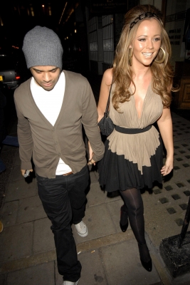 Girls_Aloud_Arriving_and_Leaving_Kimberley_s_birthday_party_25_11_07_2819329.jpg
