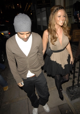 Girls_Aloud_Arriving_and_Leaving_Kimberley_s_birthday_party_25_11_07_2820129.jpg