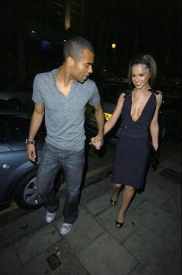 Girls_Aloud_Arriving_and_Leaving_Kimberley_s_birthday_party_25_11_07_2821629.jpg