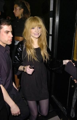 Girls_Aloud_Arriving_and_Leaving_Kimberley_s_birthday_party_25_11_07_2822329.jpg