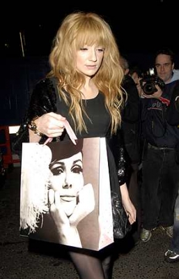 Girls_Aloud_Arriving_and_Leaving_Kimberley_s_birthday_party_25_11_07_2824629.jpg