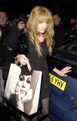 Girls_Aloud_Arriving_and_Leaving_Kimberley_s_birthday_party_25_11_07_2824729.jpg