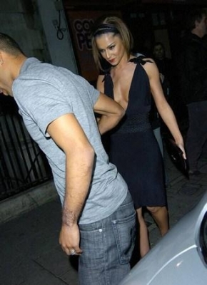 Girls_Aloud_Arriving_and_Leaving_Kimberley_s_birthday_party_25_11_07_282729.jpg