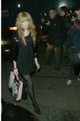 Girls_Aloud_Arriving_and_Leaving_Kimberley_s_birthday_party_25_11_07_2829229.jpg