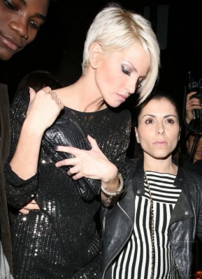 Girls_Aloud_Arriving_and_Leaving_Kimberley_s_birthday_party_25_11_07_2831729.jpg