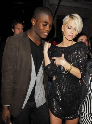 Girls_Aloud_Arriving_and_Leaving_Kimberley_s_birthday_party_25_11_07_284229.jpg