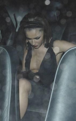 Girls_Aloud_Arriving_and_Leaving_Kimberley_s_birthday_party_25_11_07_286329.jpg