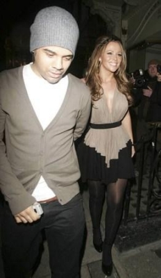 Girls_Aloud_Arriving_and_Leaving_Kimberley_s_birthday_party_25_11_07_286929.jpg