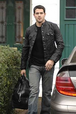 Jesse_leaving___answer_the_Door___Nadine_s_Flat_04-05_12_07_28329.jpg