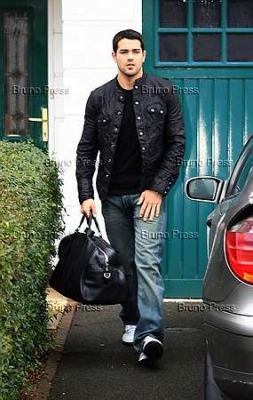 Jesse_leaving___answer_the_Door___Nadine_s_Flat_04-05_12_07_28729.jpg