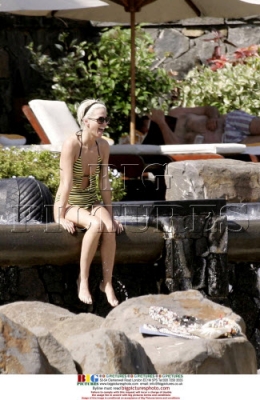 Sarah_Harding_and_Tom_on_holiday_in_the_Indian_Ocean_15_06_07_281829.jpg