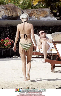 Sarah_Harding_and_Tom_on_holiday_in_the_Indian_Ocean_15_06_07_282129.jpg