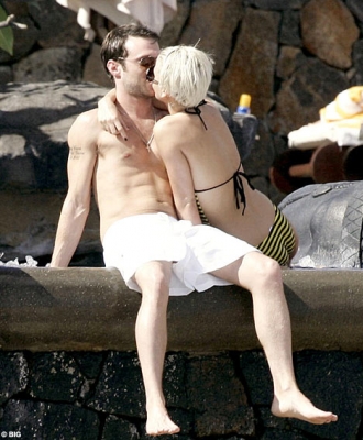 Sarah_on_Hoilday_with_Tom_18_06_07_28129.jpg