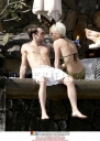 Sarah_Harding_and_Tom_on_holiday_in_the_Indian_Ocean_15_06_07_281029.jpg